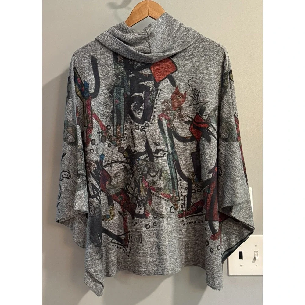 Inoah Sweater Cowl Neck Fine Art Cat Graphic Poncho Women's Medium - Picture 2 of 7